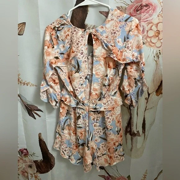 XS romper​​​​​​ - Picture 5 of 9